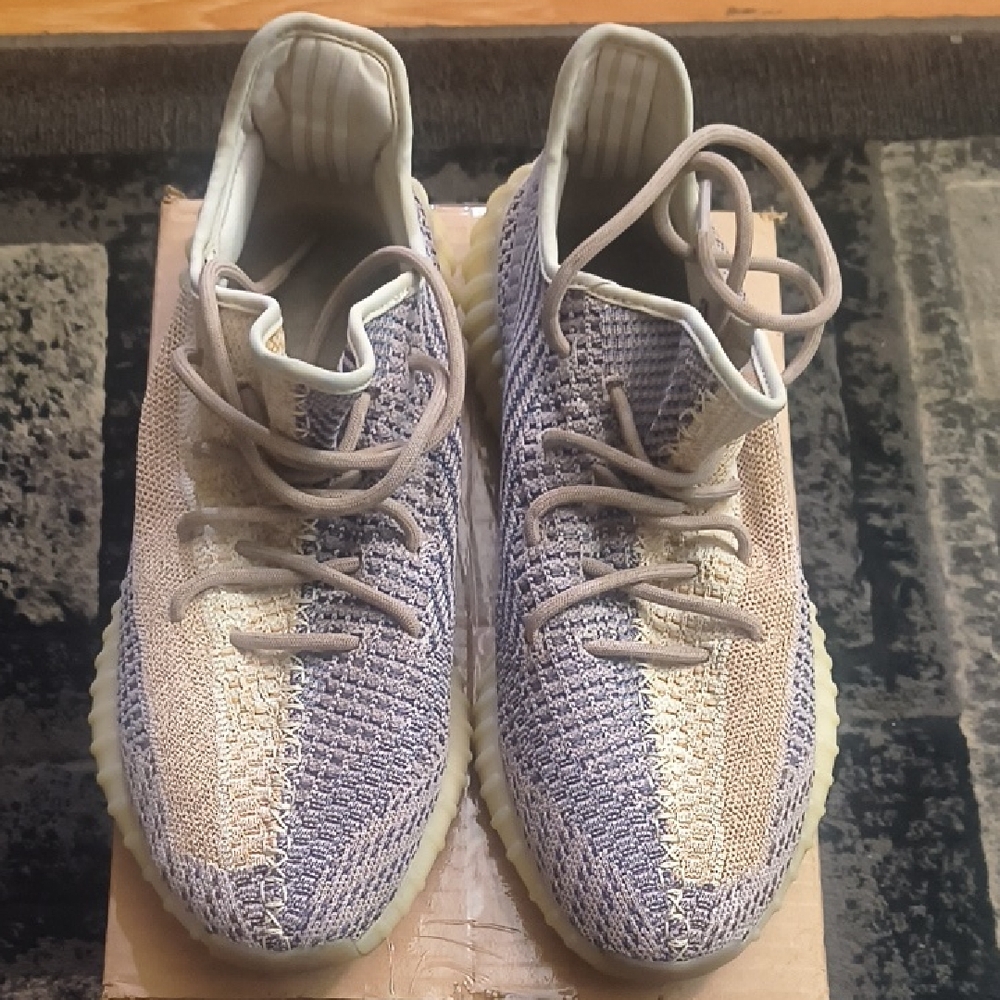 Yeezys Adidas Sneakers Pearl On Cream and Tan( Used Gently) Great Condition